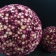 Boules de fleurs violettes sèches