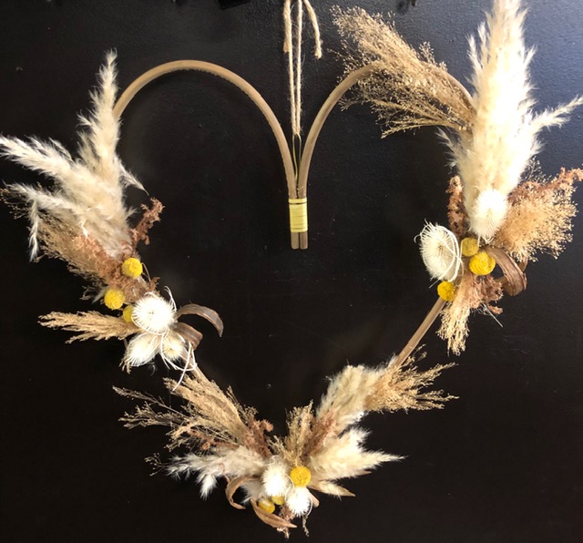 Fleurs séchées en forme de coeur