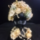 Statuette d'enfant aux fleurs dorées