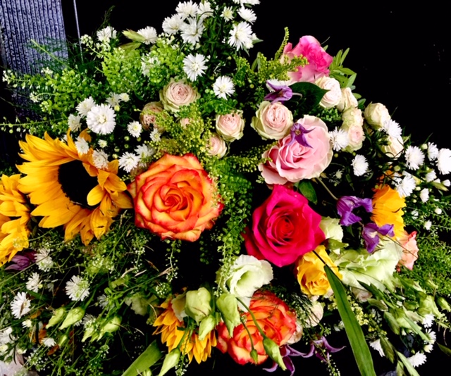 Bouquet de deuil aux tons orangés